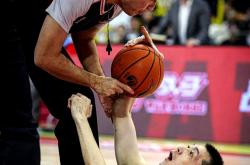 乐鱼平台 -关于今夜体能课后，莱比锡防线松动备战国王杯，球迷炸锅，资深球员宣示担当的信息